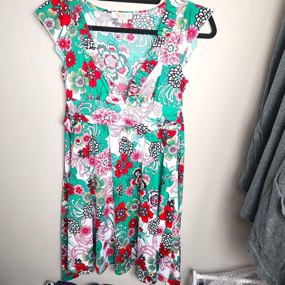 Pretty floral patterned dress size small